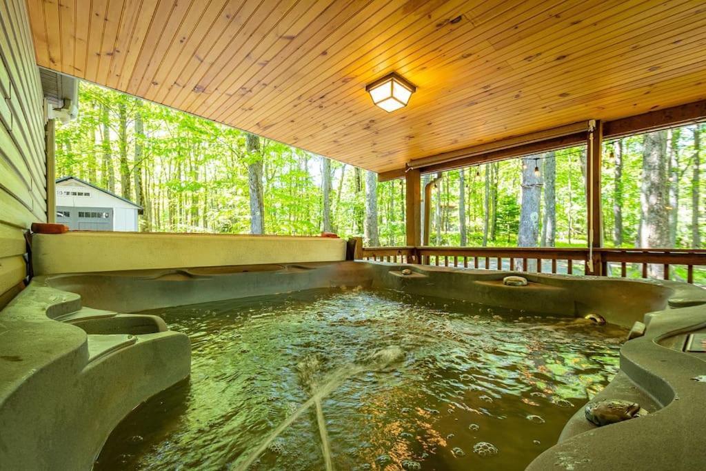 *Entire House • Sleeps 9 • Hot Tub • Pets Welcome* ماكهنري المظهر الخارجي الصورة