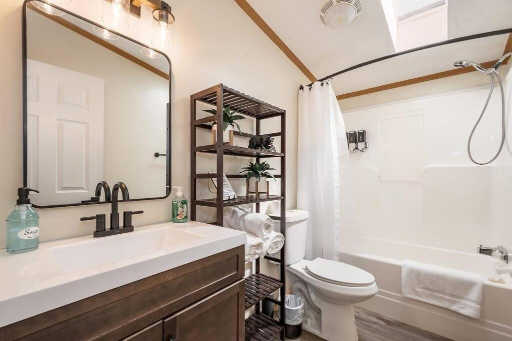 *Entire House • Sleeps 9 • Hot Tub • Pets Welcome* ماكهنري المظهر الخارجي الصورة